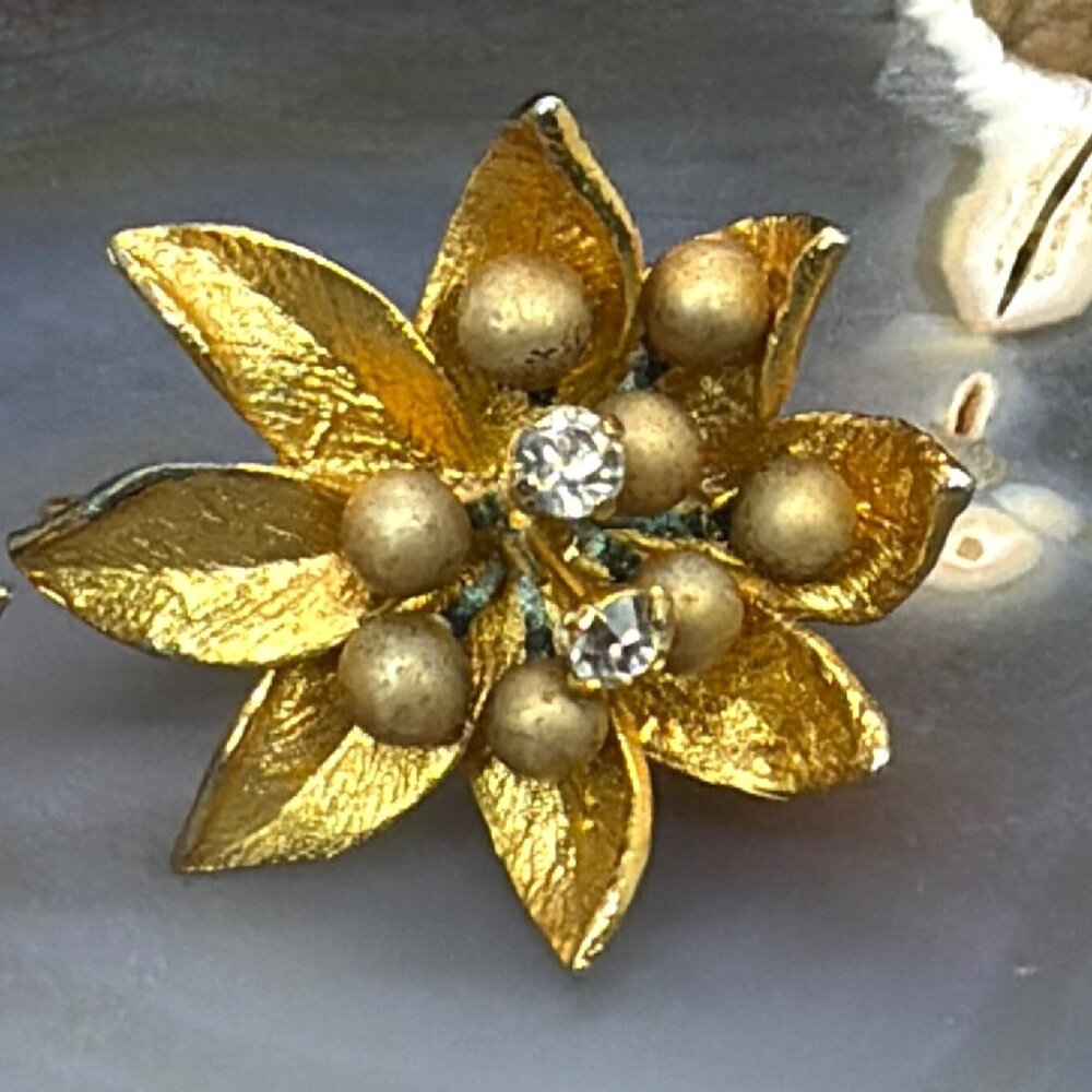 VTG MCM 1950s 3D Floral Clip On Earrings Faux Pearl Rhinestone Layered Flower - Picture 4 of 16